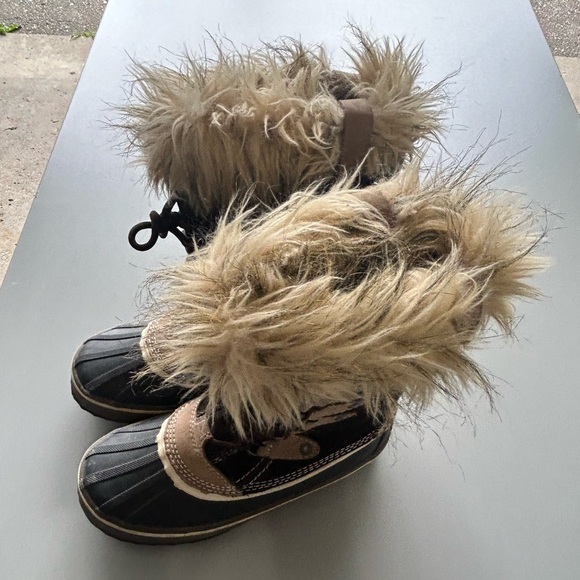 WindRiver Women’s Fluffy Top Winter Boots (Women’s 7-8) - Picture 2 of 4